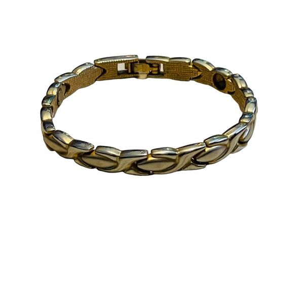 10/$25🦋 Stainless Steel Gold Plated Magnetic XOXO Bracelet - Picture 5 of 16